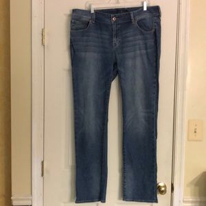 NWOT- LUCKY BRAND,  GEORGIA STRAIGHT LIGHT WASH